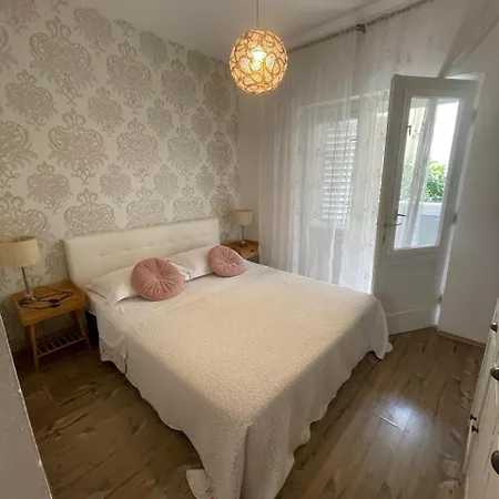Norah * Podgora (Split-Dalmatia)